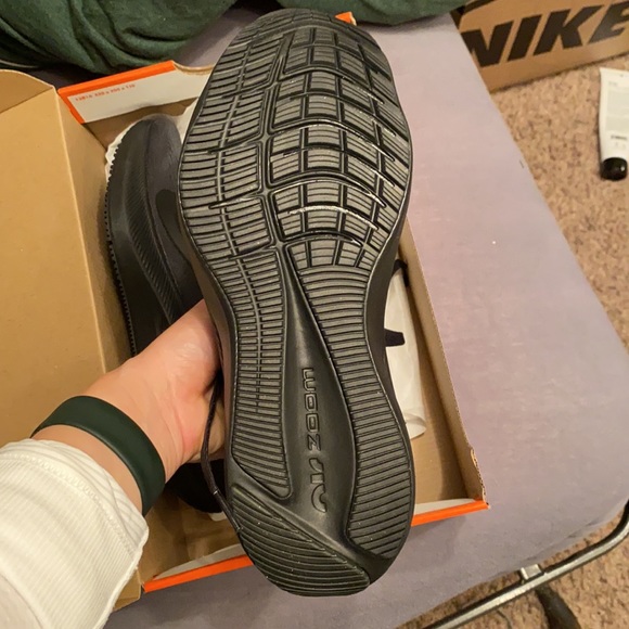 Brand new nikes - Picture 3 of 5